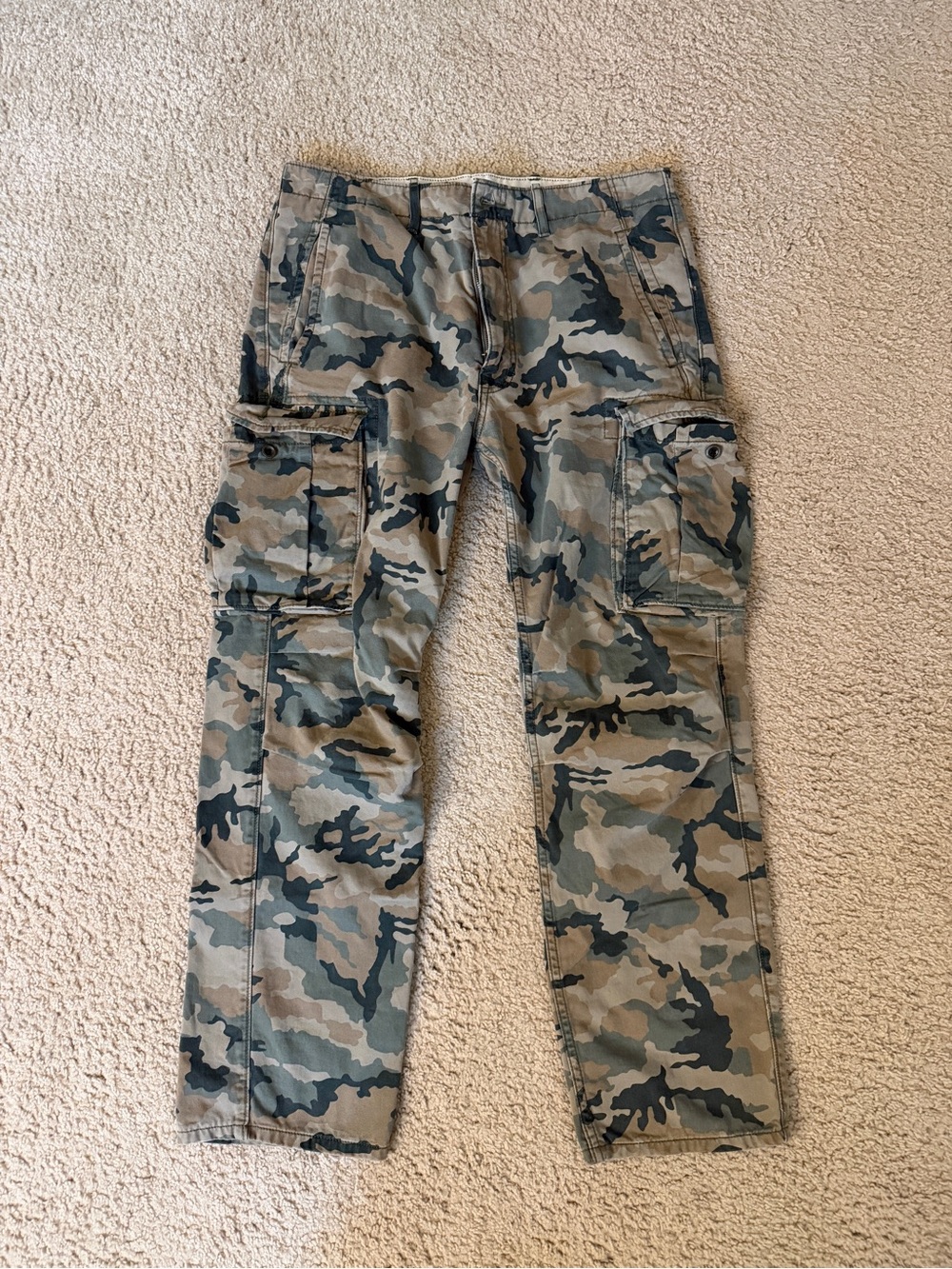 Levi’s Men's Cargo Pants in Green Camo